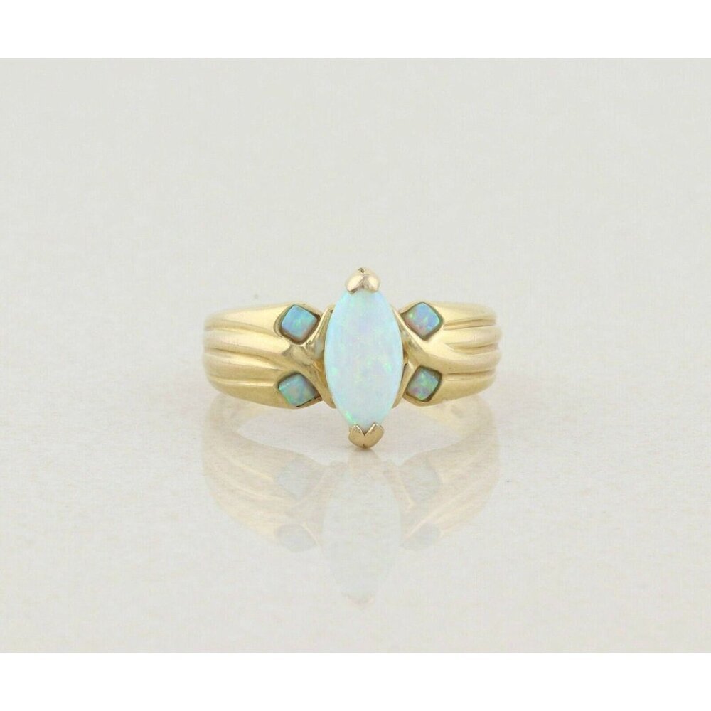 Elegant Gold and Opal Ring